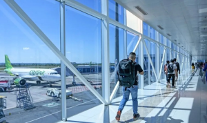 Menko Luhut Siapkan Langkah Efisiensi Penerbangan untuk Turunkan Harga Tiket Pesawat