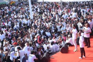 Ribuan Warga Makassar Antusias Ikuti Jalan Sehat Bersama Andi Seto Asapa