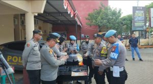 Cegah Judi Online, Kapolsek Tamalanrea Periksa HP Personel