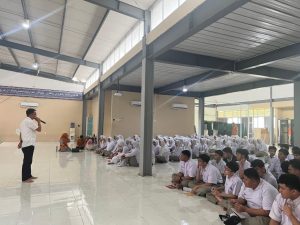 Sat Narkoba Polrestabes Makassar Edukasi Siswa SMA Bahaya Narkoba pada Kegiatan MPLS