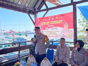 Hadiri di Tengah Masyarakat, Kapolres Pelabuhan Makassar Dengarkan Curhat Warga