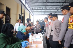 Kapolres Sidrap Lakukan Tes Urin Mendadak Anggotanya