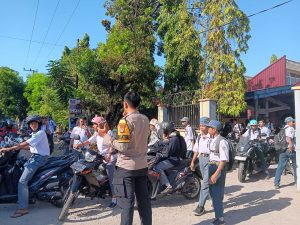 Cegah Tawuran, Bhabinkamtibmas Polsek Tamalate Beri Arahan Positif kepada Pelajar SMK