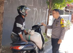 Pria di Makassar Terciduk Polisi Membawa Puluhan Liter Miras Ballo