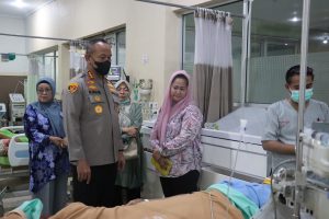 Tertabrak Mobil Lansia, Polisi Lalu Lintas di Makassar Tak Sadarkan Diri