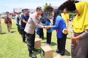Cooling System Jelang Pilkada, Polda Sulses Gelar Baksos Di Soppeng Dan Bagi Hadiah Paket Umrah