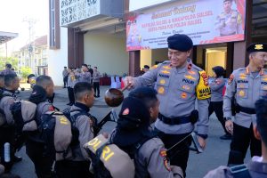 Wakapolda Sulsel Pimpin Penutupan Pembinaan Tradisi dan Latihan Peningkatan Kemampuan Samapta di Polda Sulsel
