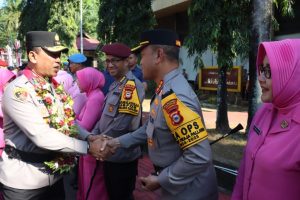 Tradisi Penyambutan Kapolda Sulsel Irjen Pol Yudhiawan di Mako Polda Sulsel