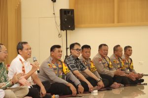 Kapolda Sulsel Kunjungi Ketua Permabudhi Sulsel dalam Silaturahmi untuk Jalin Harmoni Antar Umat Beragama