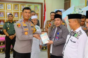 Kapolda Sulsel Melaksanakan Kunjungan ke Polres Bone dalam Rangka Cooling System (Bansos Pilkada Damai)