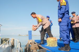 Kapolda Sulsel Resmikan Kapal Patroli C1-3012 Sikatan di Dermaga Ditpolairud Polda Sulsel
