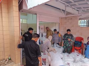 Kapolsek Ujung Pandang Pantau Langsung Kedatangan Logistik Pilkada di PPK