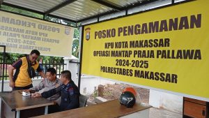 Dokkes Polrestabes Makassar Lakukan Pemeriksaan Kesehatan Rutin bagi Personel PAM di KPU Kota Makassar
