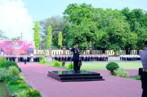 Kapolda Sulsel Pimpin Upacara Peringatan Hari Pahlawan Ke-79 Tahun 2024 di Mapolda Sulsel