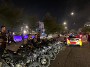 Personil Samapta Polrestabes Makassar Laksanakan Patroli Rutin Menjaga Keamanan di Dini Hari