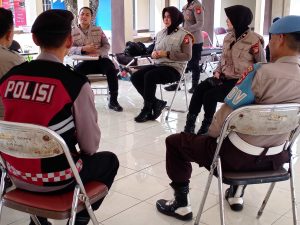 Tim Psikologi Polda Sulsel Wawancara dengan Personil Pengamanan di Gudang Logistik PPK Kecamatan Biringkanaya