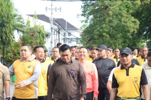 Kapolrestabes Makassar Hadiri Olahraga Bersama dan Jalan Santai HUT Ke-74 Polairud
