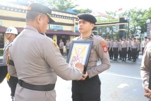 Kapolrestabes Makassar Pimpin Upacara PTDH Tiga Anggota Polrestabes