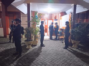 Personel Sat Brimob Polda Sulsel BKO di Polrestabes Makassar Patroli Pasca Penghitungan Suara