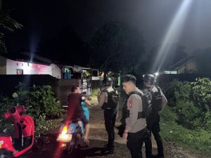 Patroli Cooling System Pasca Pilkada, Personel Samapta Polrestabes Makassar Sambangi Warga