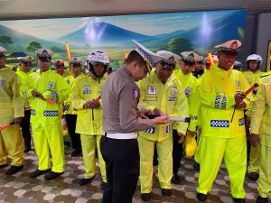 Jelang Nataru, Kasat Lantas Polrestabes Makassar Gelar Apel Pengecekan Perlengkapan dan Kendaraan Dinas