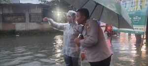 Kapolsek Biringkanaya Pantau Lokasi Pengungsian dan Banjir di Paccerakkang