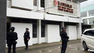 Brimob Polda Sulsel Lakukan Patroli Pemantauan di Kantor Bawaslu