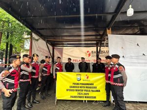 Personel Samapta Polda Sulsel BKO Polrestabes Makassar Lakukan Patroli Pengamanan di Kantor Bawaslu