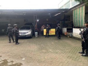 Personel Brimob Polda Sulsel BKO di Polrestabes Makassar Patroli di Kantor Bawaslu Sulsel