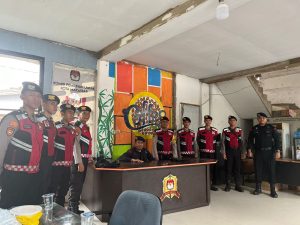 Personil Samapta Polda Sulsel BKO di Polrestabes Makassar Melaksanakan Patroli Rutin Memantau di Kantor KPU