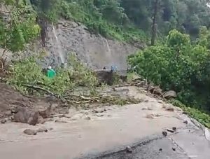 Longsor di Tompo Ladang, Akses Jalan Poros Maros-Bone Lumpuh Total
