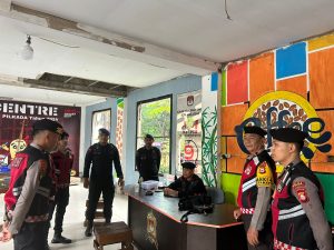 Personel Samapta Polda Sulsel Lakukan Patroli Sambangi Kantor KPU Kota Makassar