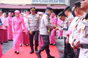 Tradisi Pelepasan Pengantar Tugas Kapolrestabes Makassar
