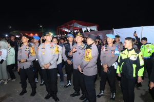 Kapolrestabes Makassar Pantau Pengamanan Konser Iwan Fals di Parkiran TSM
