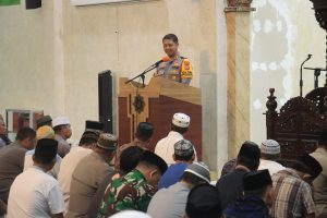 Kapolrestabes Makassar Diskusi dengan Warga Usai Subuh Keliling di Kecamatan Biringkanaya