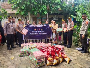 Siswa Sespimmen Lemdiklat Polri Dikreg 65 Salurkan Bantuan untuk Korban Banjir di Manggala