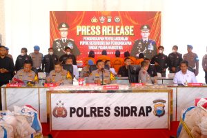 Polisi Amankan 4,611 Kg Sabu dan 4 Ton Pupuk Bersubsidi Ilegal di Sidrap