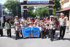 Serunya Kunjungan Anak TK ke Polrestabes Makassar, Belajar Jadi Polisi dan Mengenal Rambu Lalu Lintas