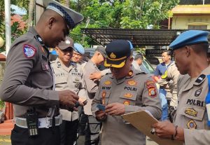 Unit Propam Polsek Tamalanrea Cek Kelengkapan Administrasi Personil 