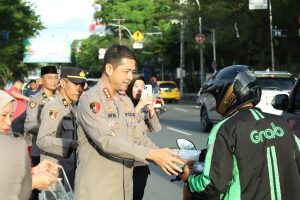 Ramadhan Berkah, Polrestabes Makassar Gelar Aksi Sosial Berbagi Takjil
