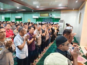 Polrestabes Makassar Gelar Sholat Ghoib untuk Tiga Anggota Polri yang Gugur Dalam Tugas di Way Kanan Lampung