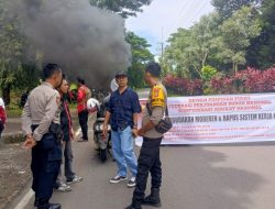 Massa Aksi Unras Bakar Ban, Polisi Kawal Ketat Demo Buruh di Makassar