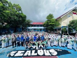 Bhabinkamtibmas Imbau Siswa SMAN 14 Makassar Hindari Konvoi Usai Ujian
