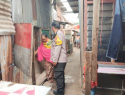 Dekat dengan Warga, Bhabinkamtibmas Sapa Masyarakat Sambil Dengarkan Keluh Kesah
