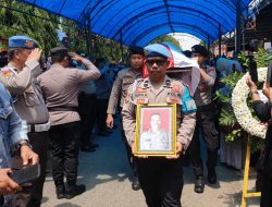 Suasana Haru Iringi Pemakaman Ipda (Purn) Abd Rahman Lallo, Polsek Manggala Berikan Penghormatan Terakhir