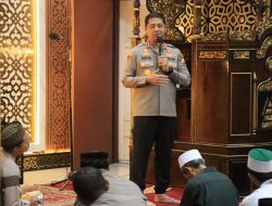 Dekat dengan Warga, Kapolrestabes Makassar Sambangi Masjid Al Azhari dalam Safari Subuh