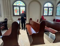 Satbrimob Polda Sulsel Libatkan Unit K9 Sterilisasi 10 Gereja Jelang Paskah