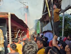 Kebakaran di Makassar, 15 Rumah Ludes dan 1 Warga Luka Kesetrum