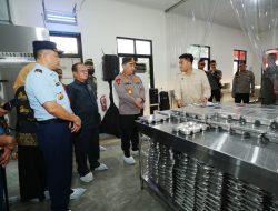 Dukung Program MBG, Kapolri Sigit Tinjau SPPG dan Kolam Budidaya Ikan di Makassar
