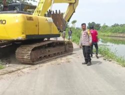 Hindari Tumpukan Sampah, Mobil Pick Up Terjun ke Kanal di Bangkala Makassar